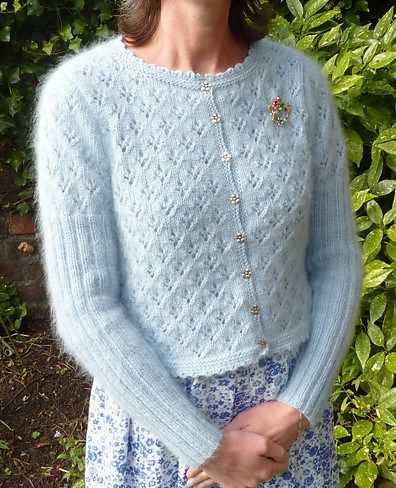 Ladies cropped cardigan knitting pattern