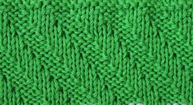 Diagonal knitted blanket pattern