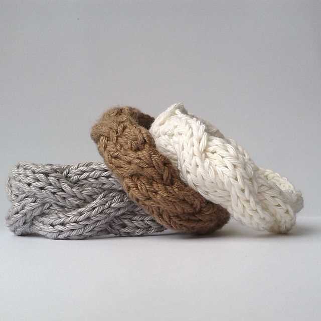 Cable knit bracelet pattern
