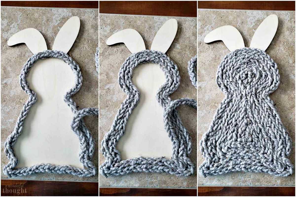Knitting patterns using thick and thin yarn