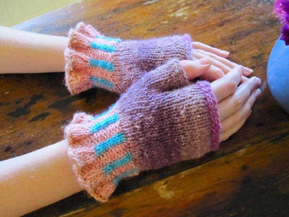Knitting pattern for fingerless gloves