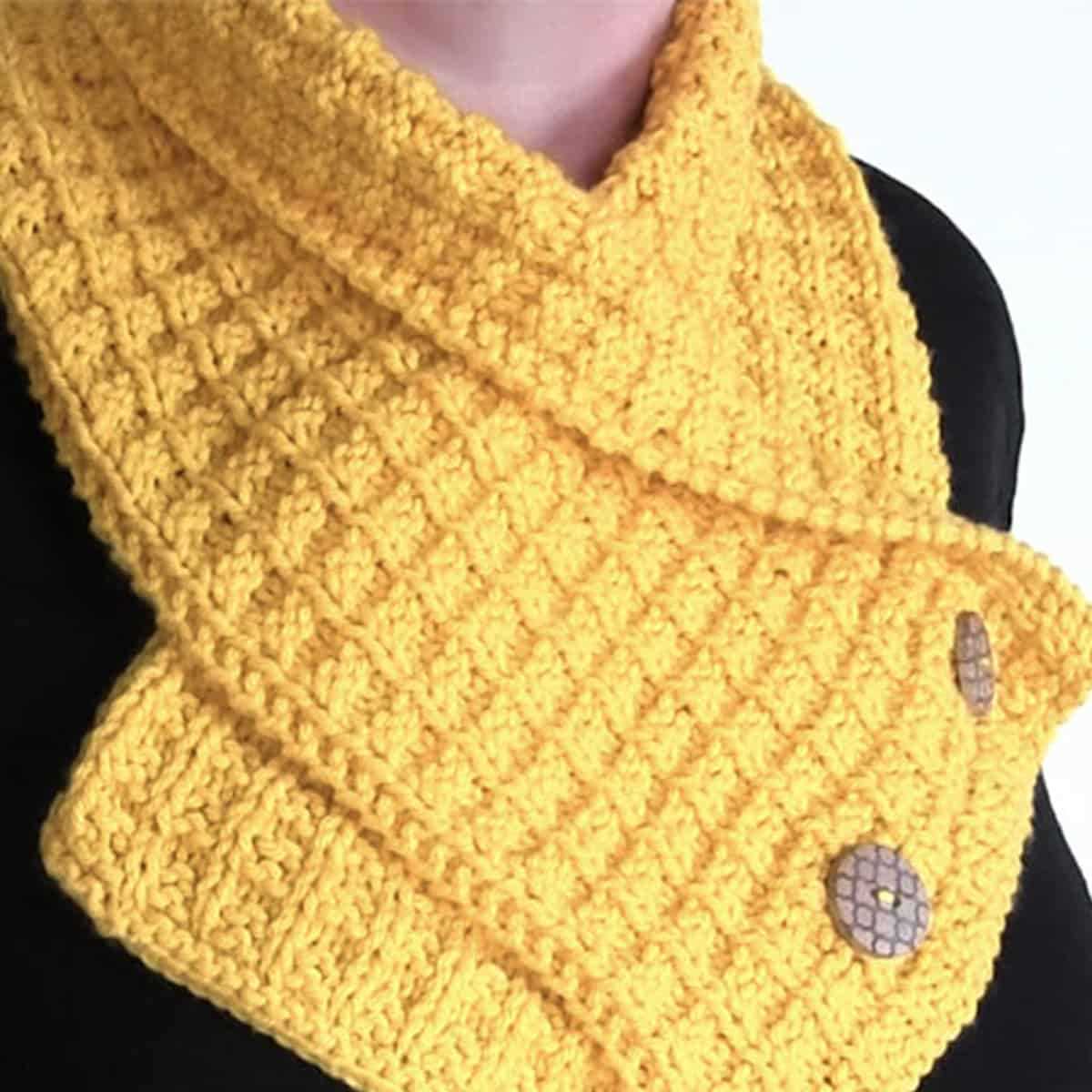 Warm scarf knitting pattern