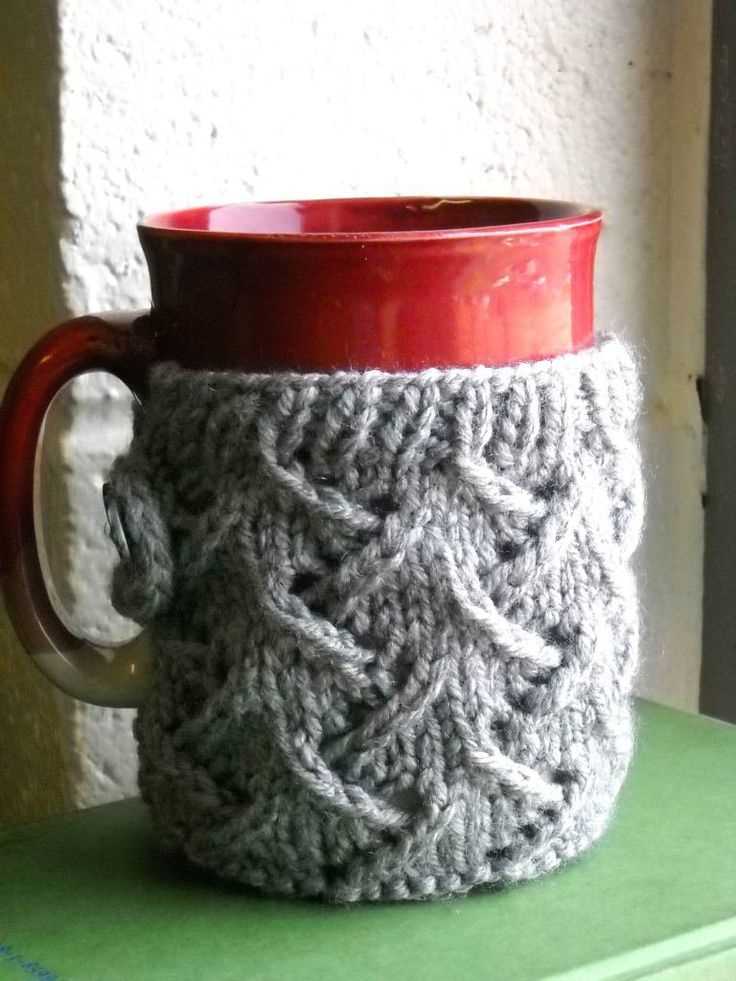 Create a stylish wine cozy with this knitting pattern Wine cozy knitting pattern