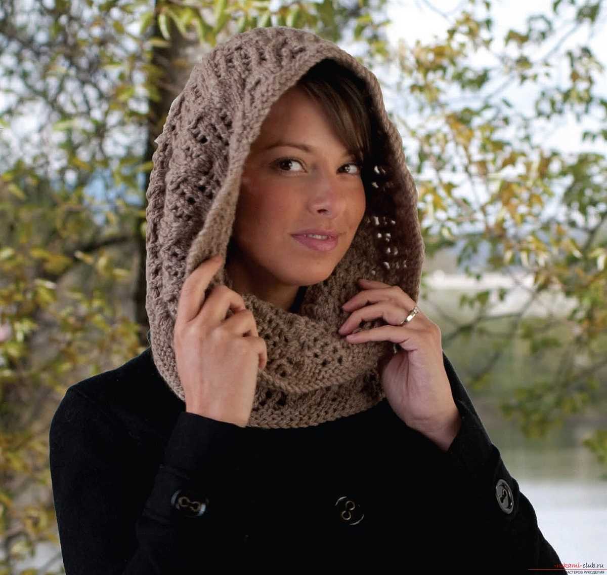 Knitted patterns com hooded scarf