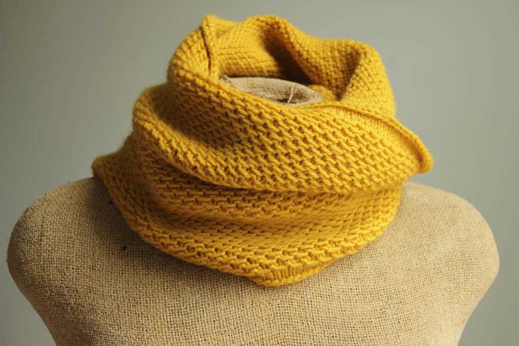 Free knitting pattern for snood in dk