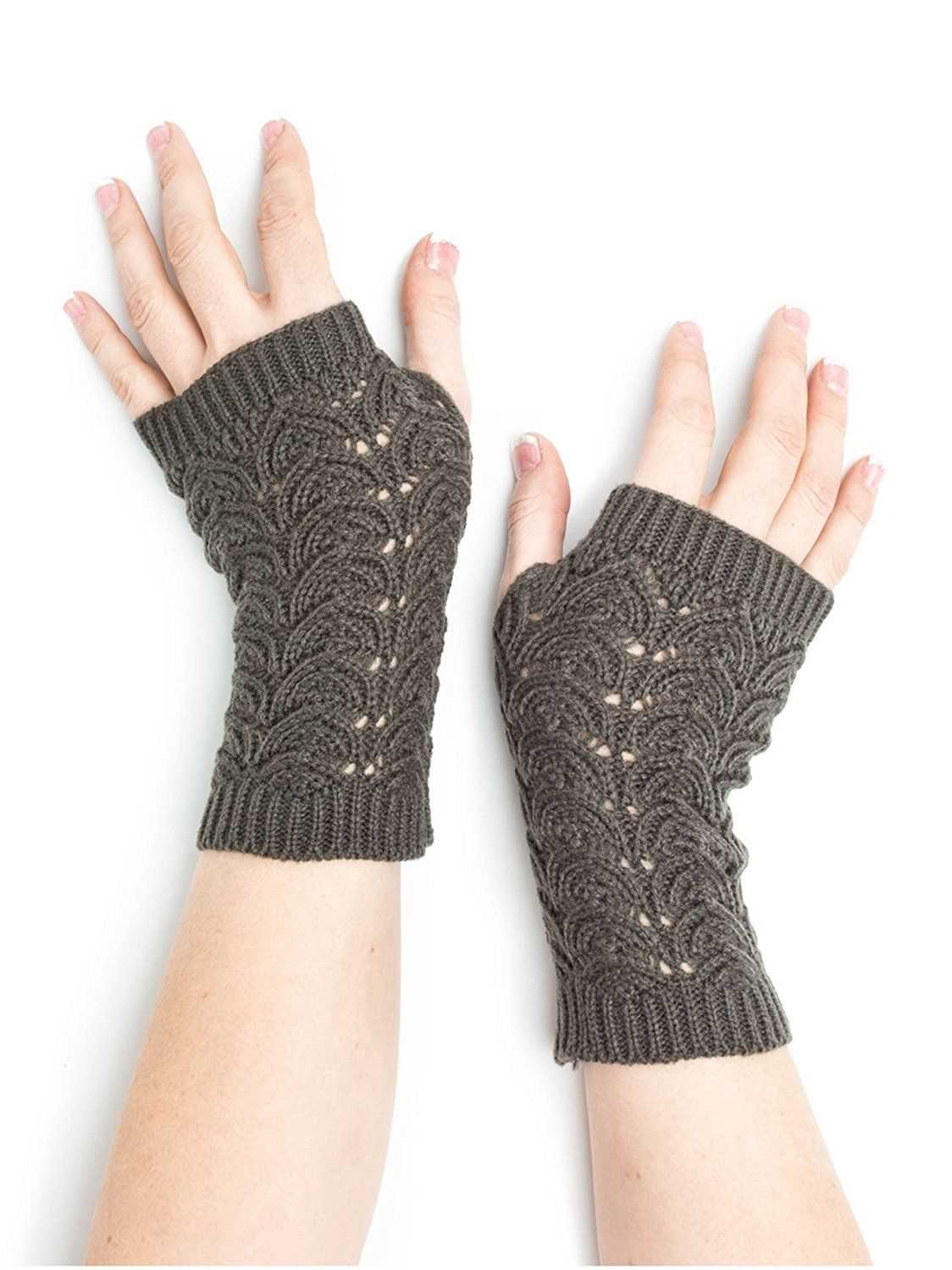 Knitted lace fingerless glove pattern