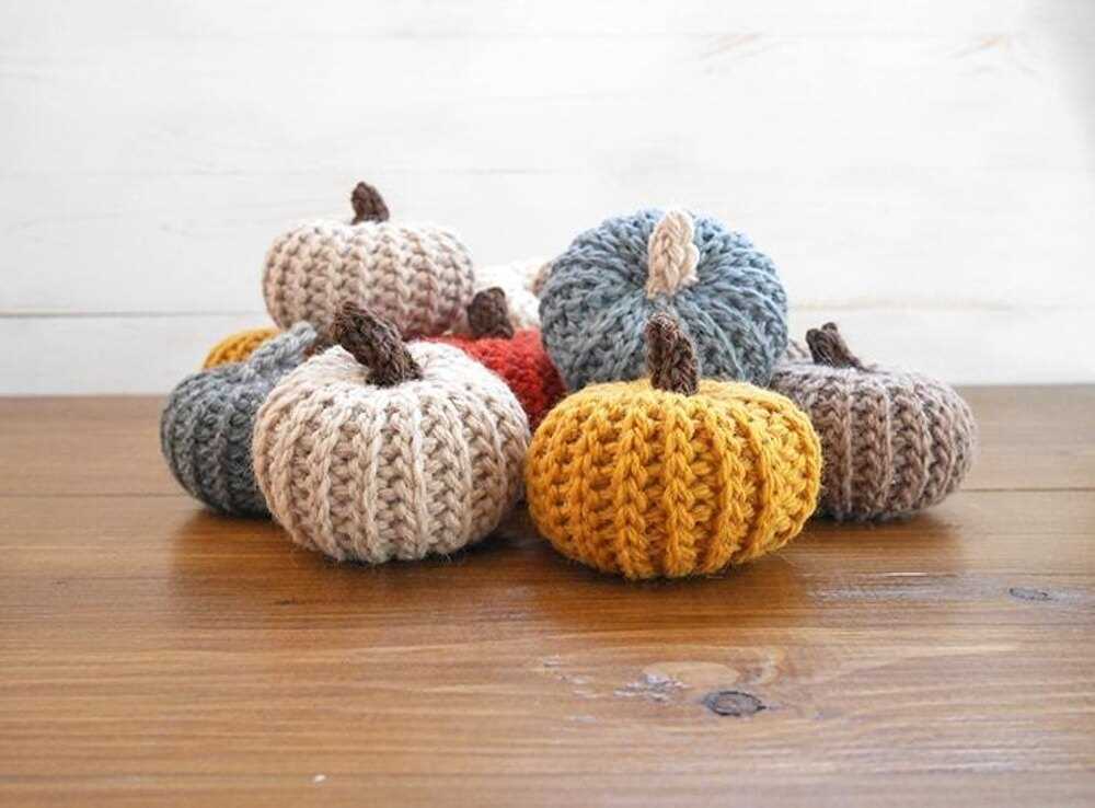 Knit Autumn Decorations - Delightful Pumpkins to Make for Free Free knit pumpkin patterns