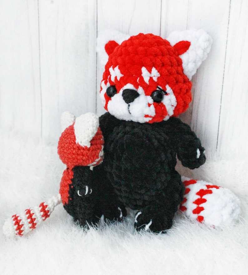 Knitted panda bear pattern