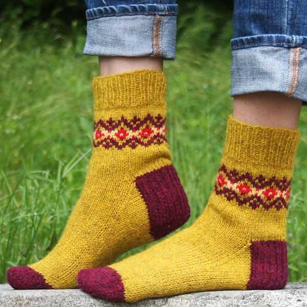 Long sock knitting pattern