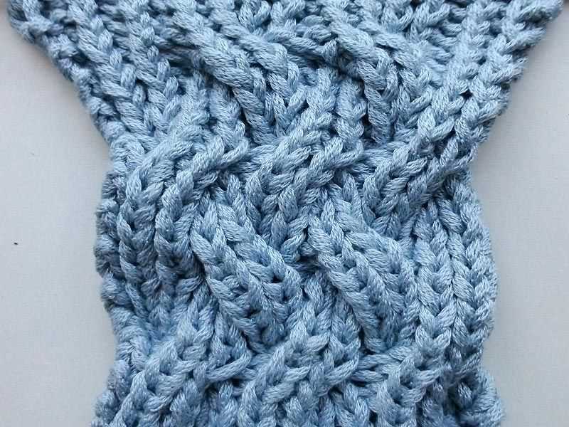 Reversible cable knit scarf pattern