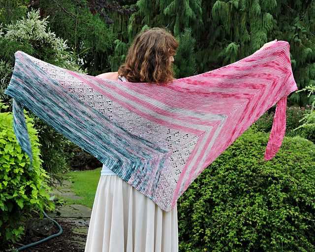 Free knitting pattern for shawl with pockets