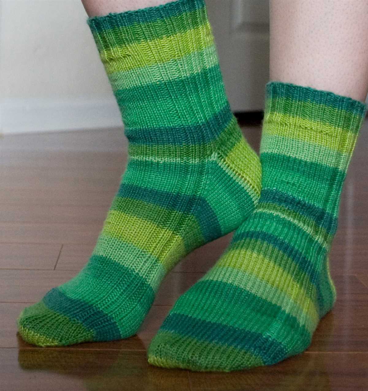Free knitted sock patterns using sock yarn