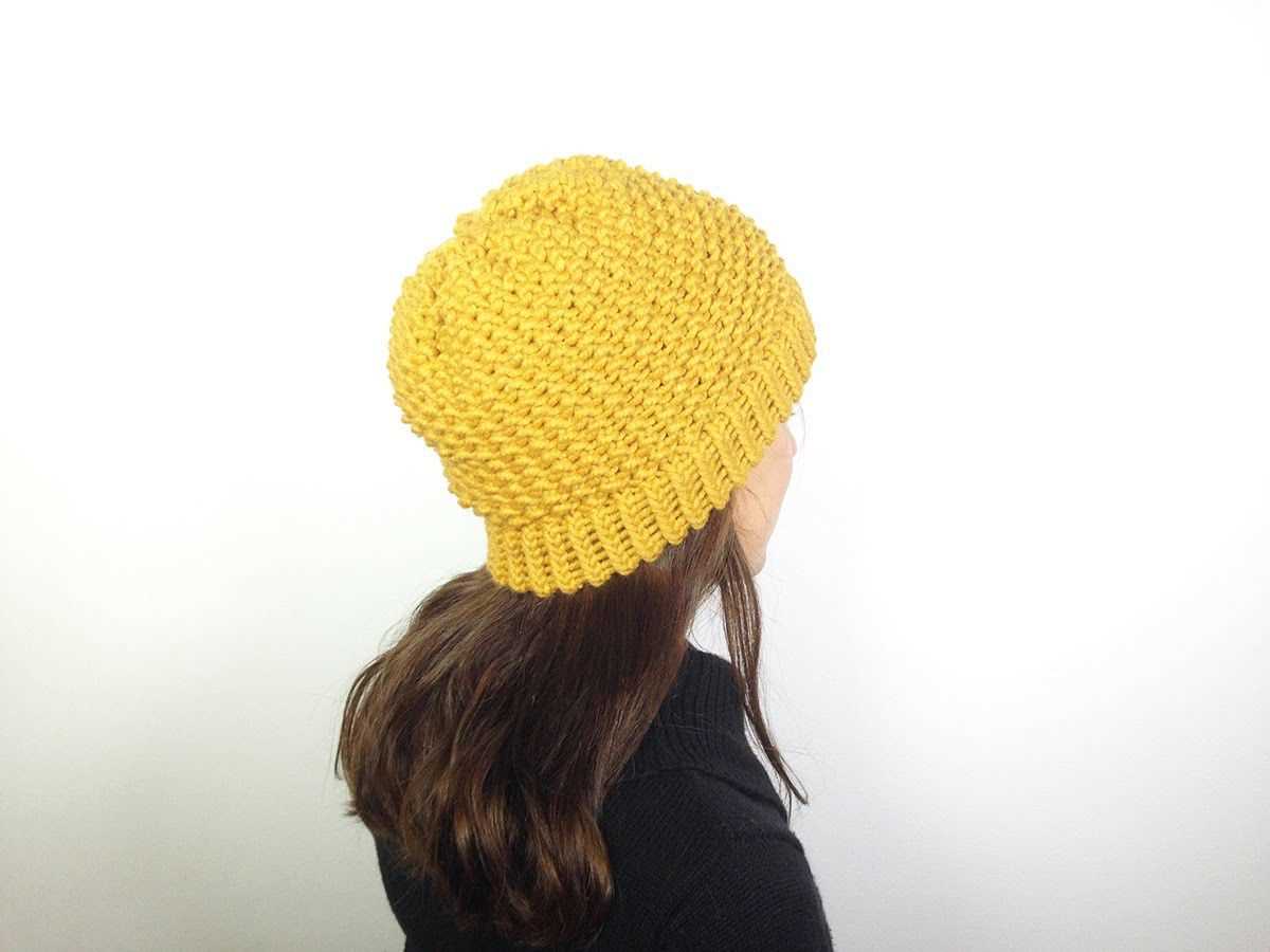 Knitted seed stitch hat pattern