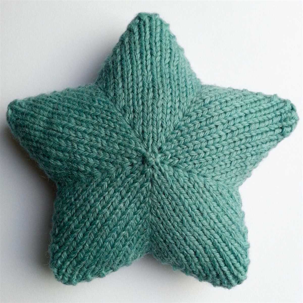 Knitted star ornament pattern
