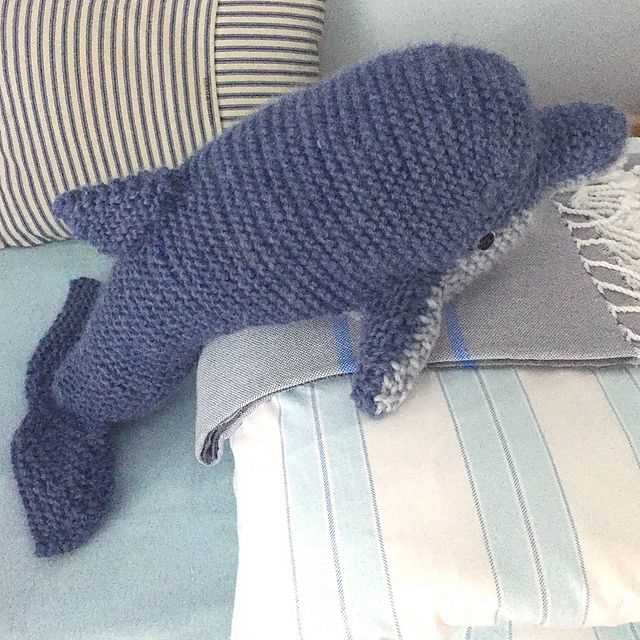 Knitted dolphin pattern free