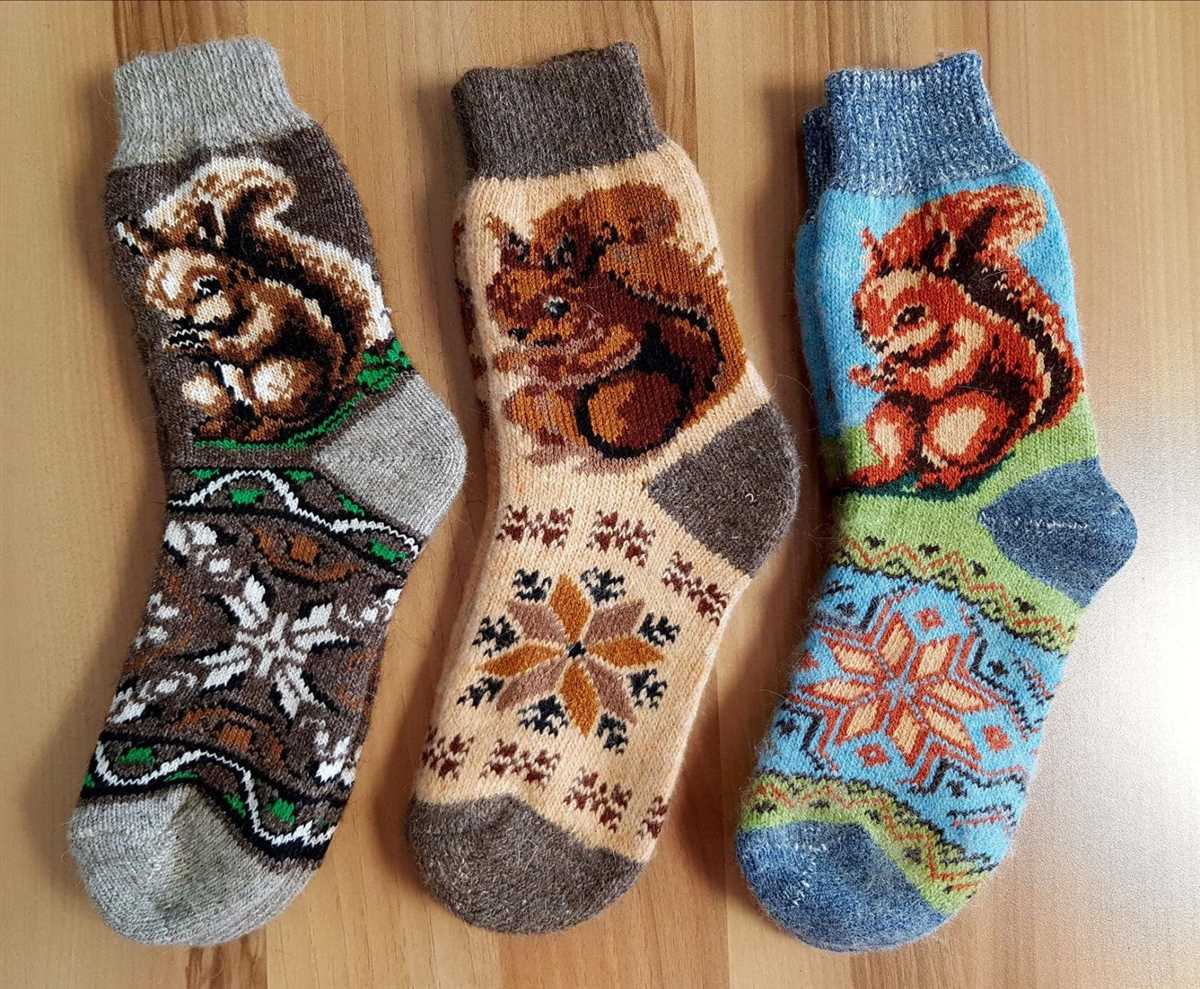 Knitting squirrel sock pattern