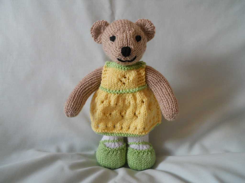 Small teddy bear knitting pattern