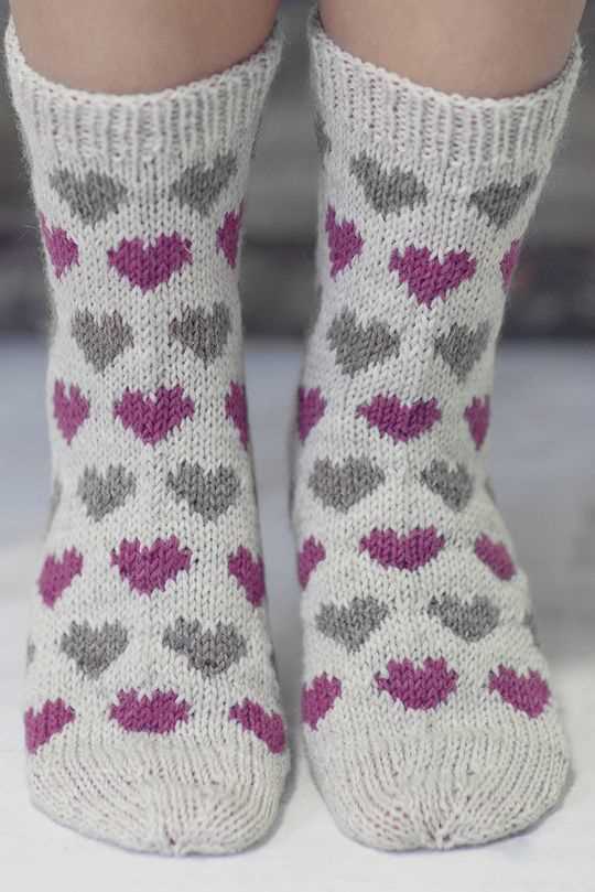 Heart socks knitting pattern