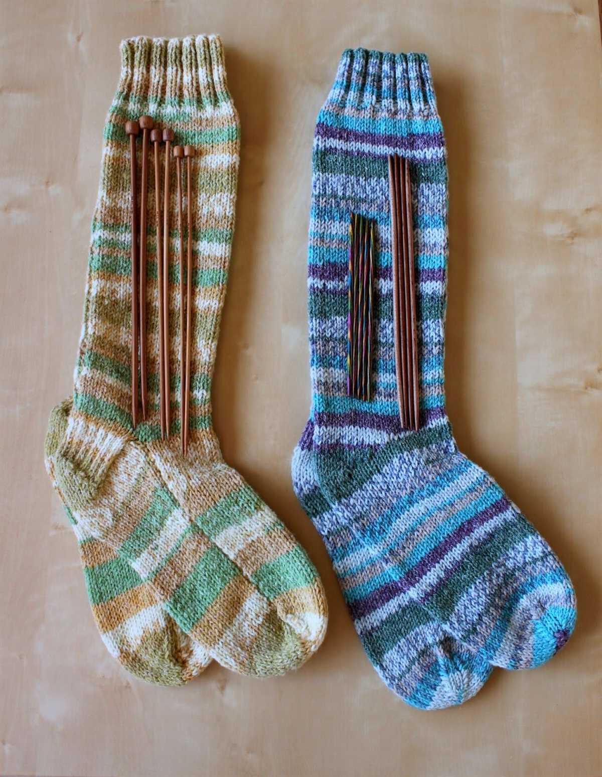 Free sock knitting patterns dk