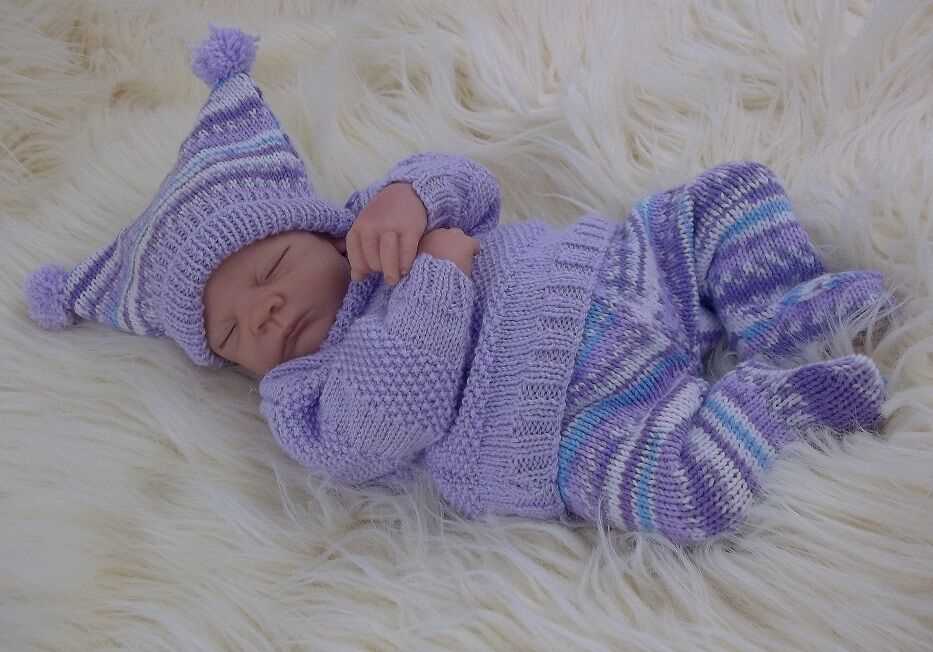 Knit a cozy sweater for your newborn baby with this adorable pattern Newborn baby sweater knitting pattern