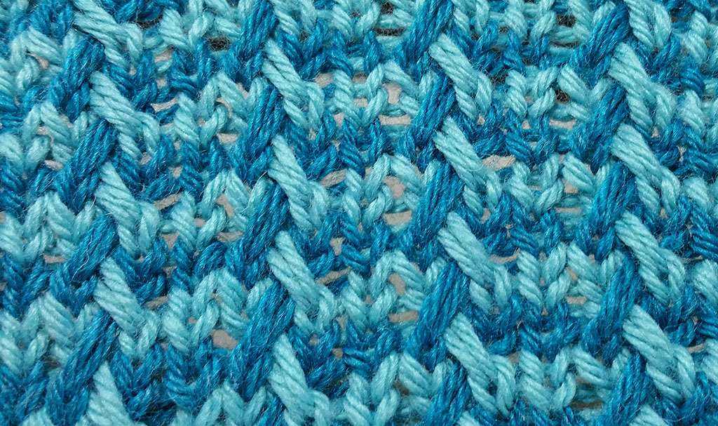 Knit stitch patterns for variegated yarn