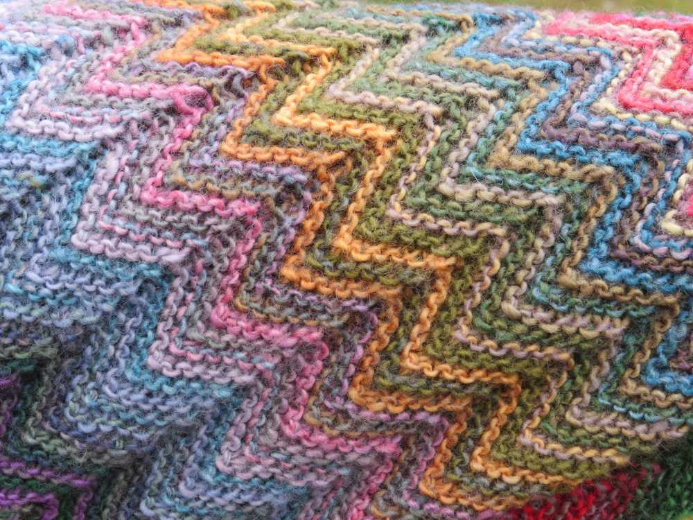 Zigzag knitting pattern scarf