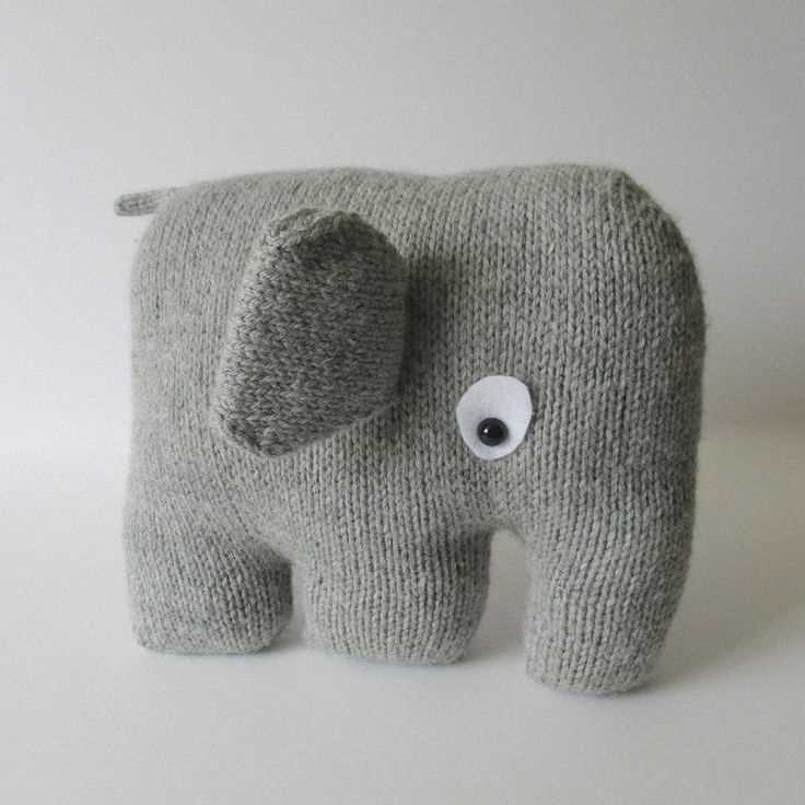Elephant motif knitting pattern
