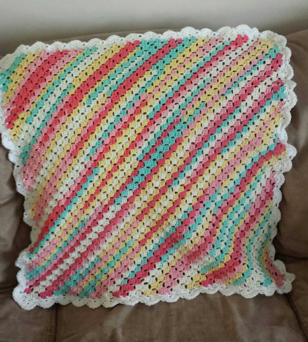 Knitted corner to corner blanket pattern