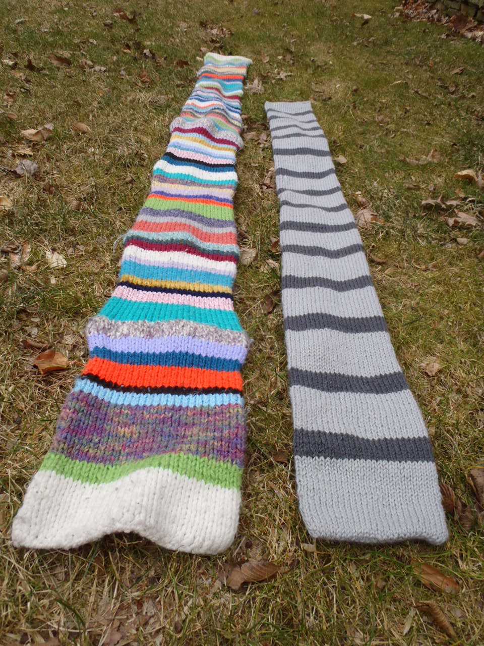 Striped knitted scarf pattern